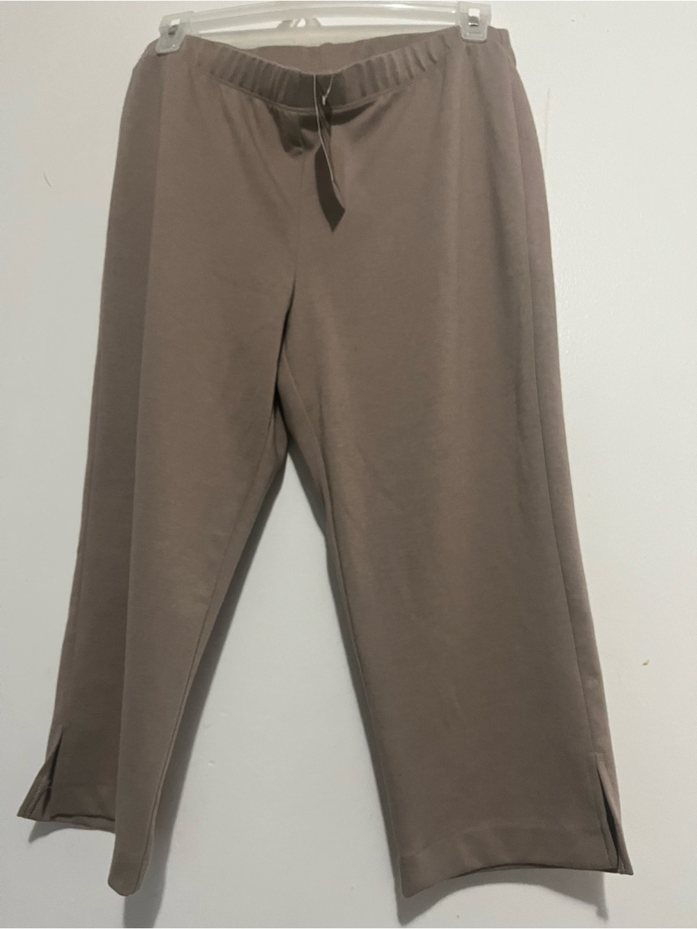 NWT Yvonne Marie Taupe Capri Pants - Size Medium